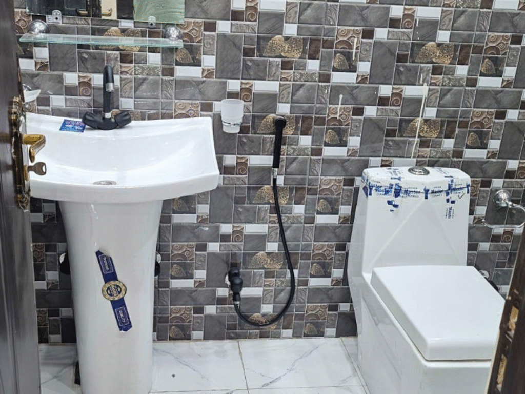 rooms for job holders in Lahore