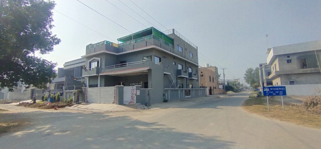 hostel near Sunder Industrial Estate Lahore