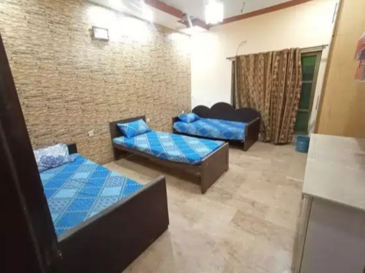 single & double rooms for rent in Valencia Town Lahore