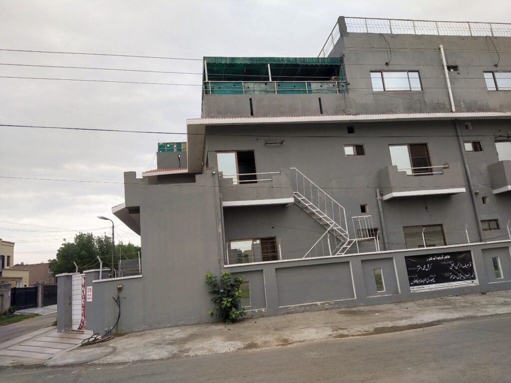 shared room boys hostel Lahore for doctors