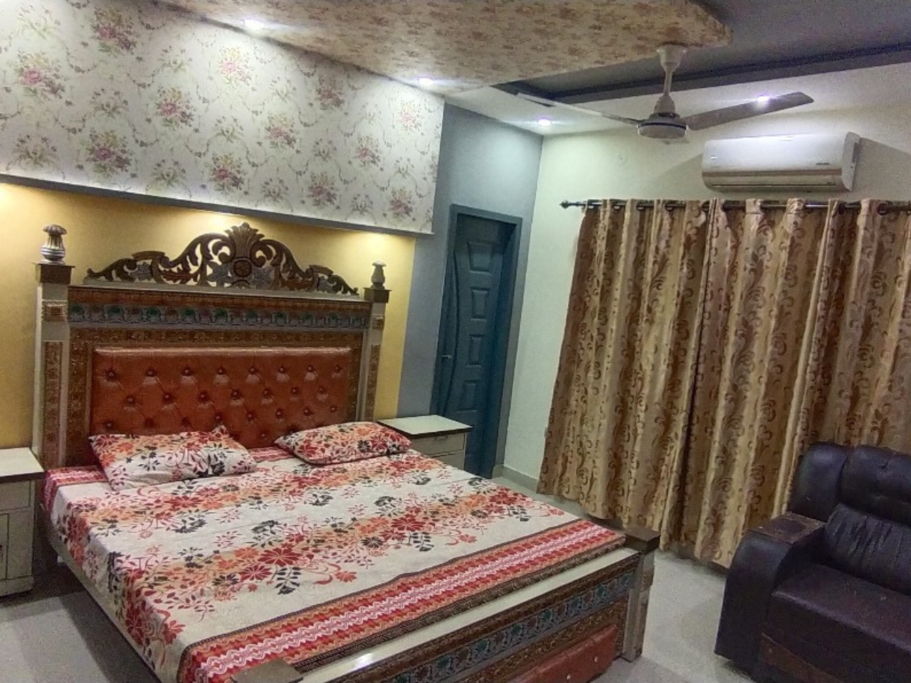 family guest houses in Lahore