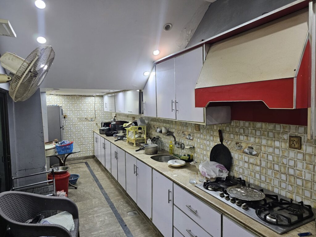 Shared rooms hostel Lahore