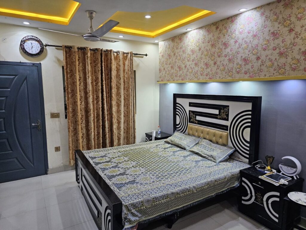 men hostel Valencia Town Lahore for working professionals
