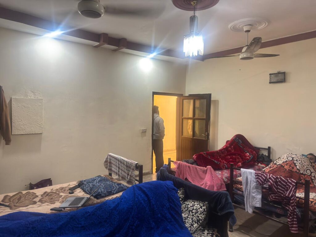 hostels in Barkat Market Lahore