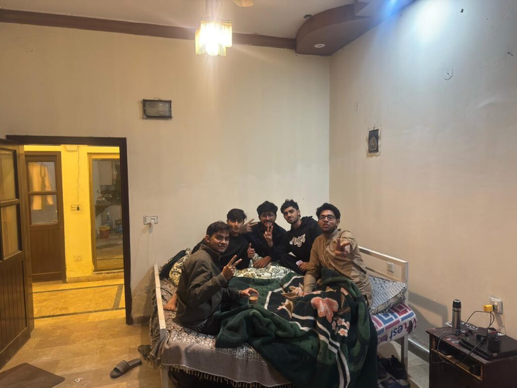 hostels in Barkat Market Lahore