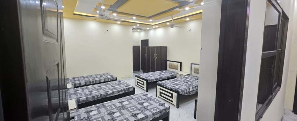 Triple Bed Room Boys Hostel Near Bahria Orchard, Lahore