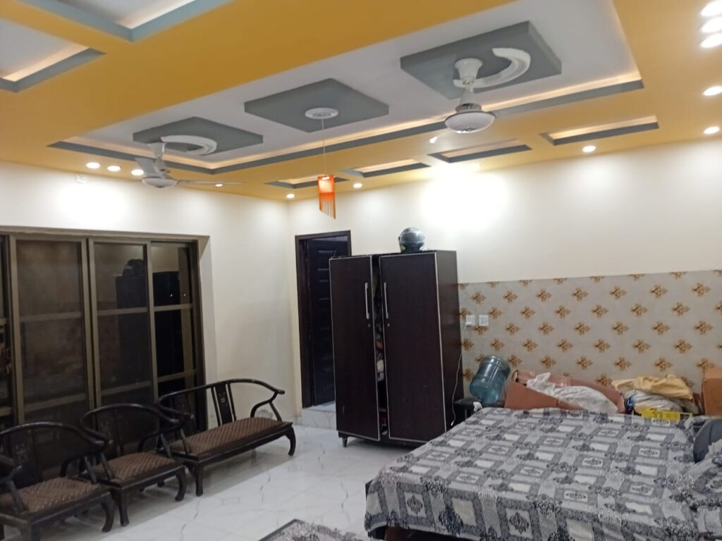Double Furnished Rooms for Working Men Near Lake City Lahore