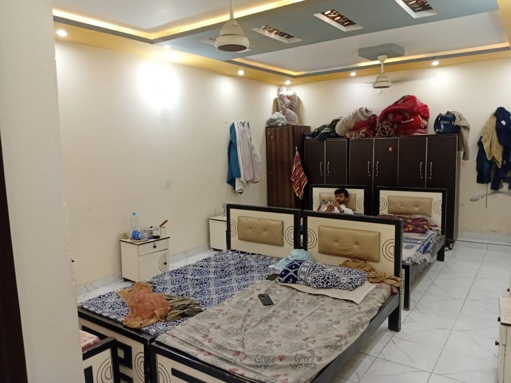 Double Bed Room Boys Hostel Near Bahria Orchard Lahore