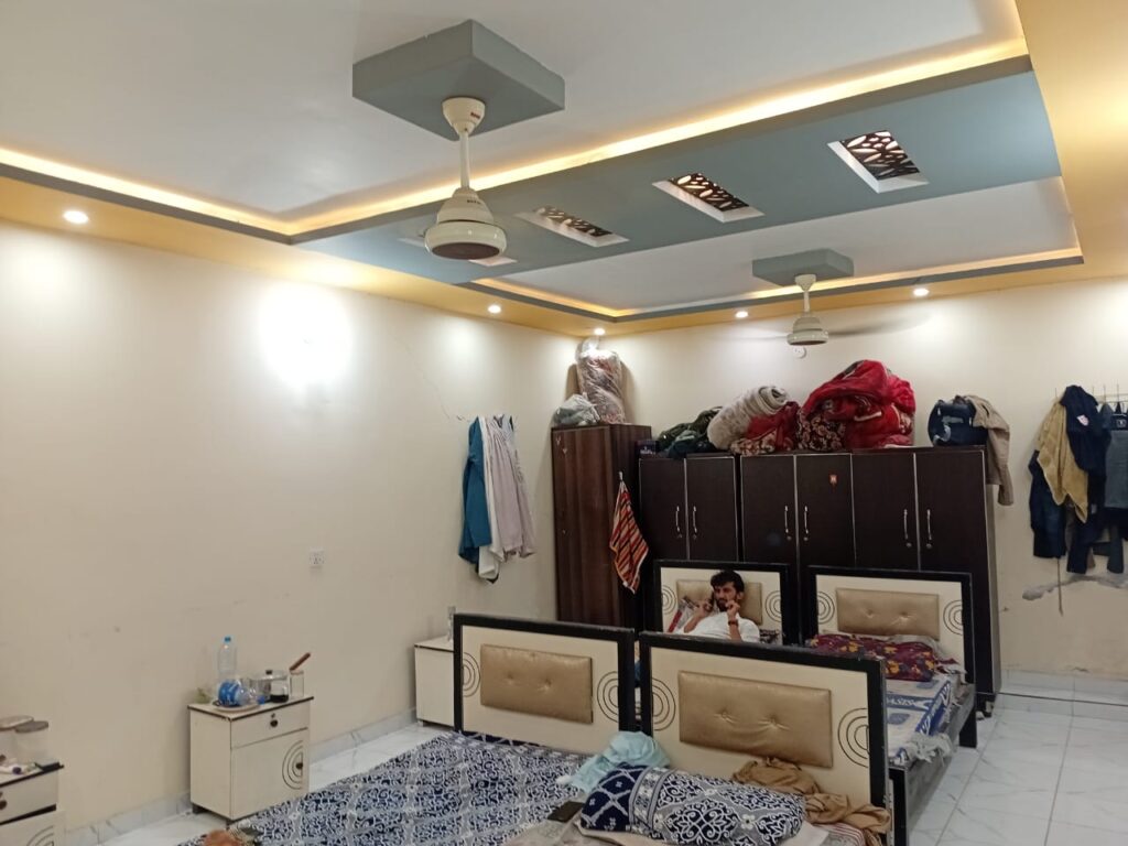 Affordable Rooms and Hostel for Working Men Near Ring Road Lahore